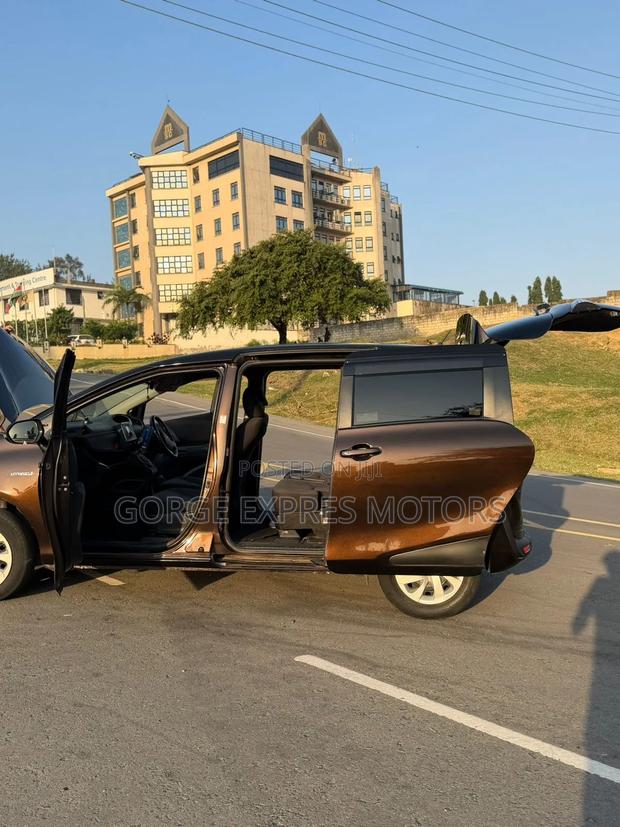 Toyota Sienta 2019 Brown