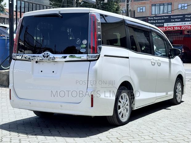 Toyota Noah 2.0 FWD (8 Seater) 2019 White