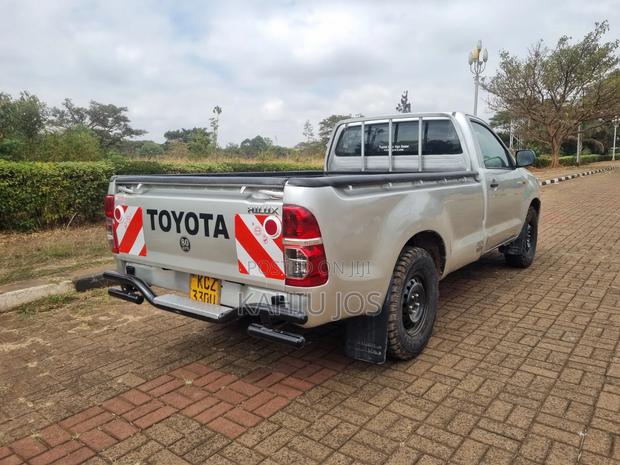 Toyota Hilux 2013 Gray