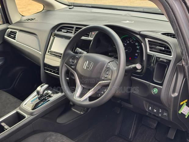 Honda Fit Shuttle 1.5 G 2WD 2019 Silver