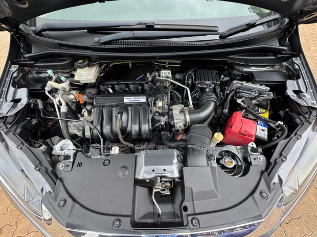 Honda Fit Shuttle 1.5 G 2WD 2019 Silver