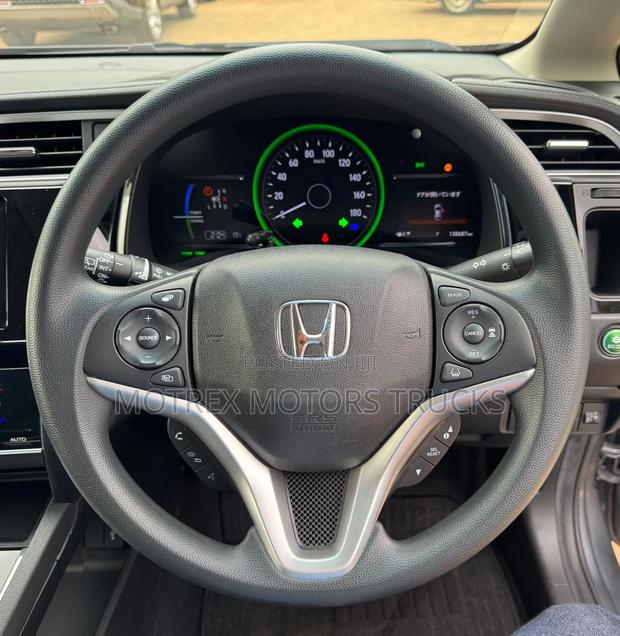 Honda Fit Shuttle 1.5 G 2WD 2019 Silver