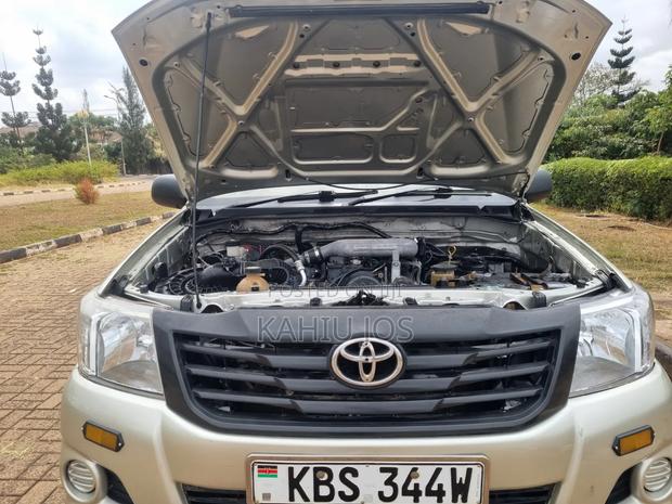 Toyota Hilux 2012 Silver