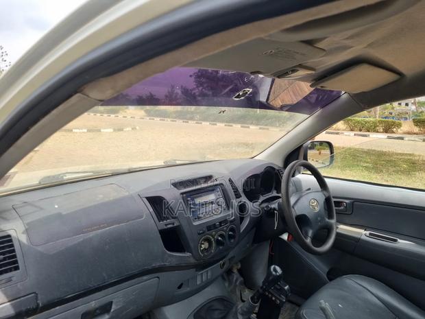 Toyota Hilux 2012 Silver