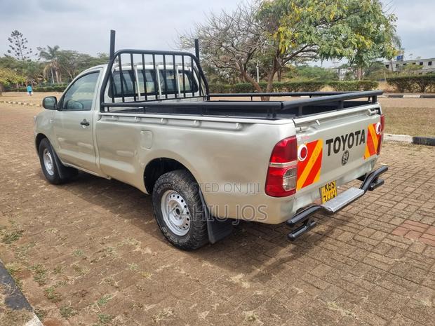 Toyota Hilux 2012 Silver