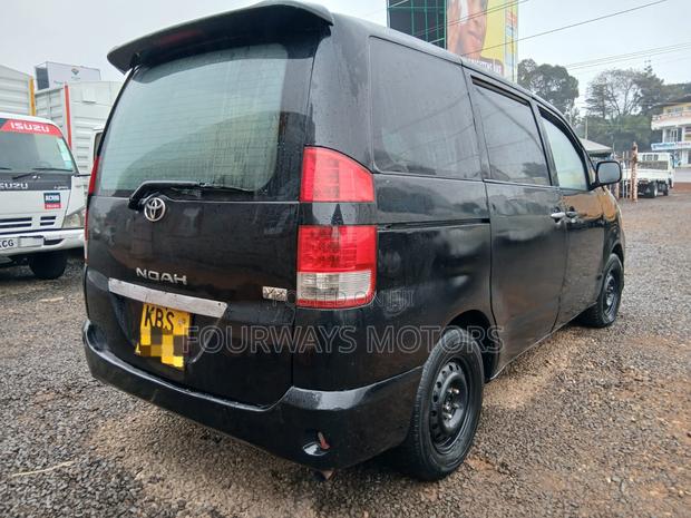 Toyota Noah 2005 Black