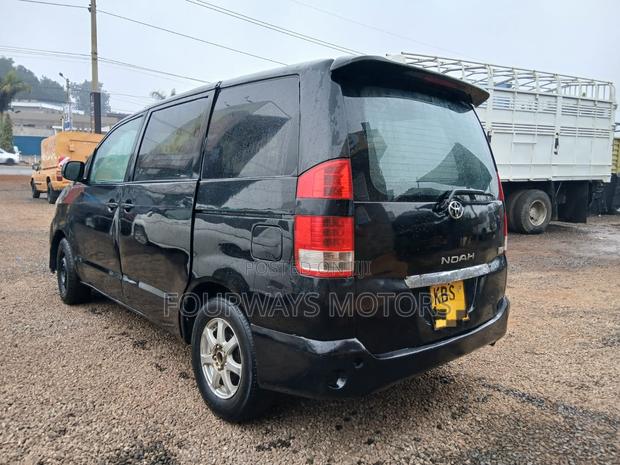 Toyota Noah 2005 Black