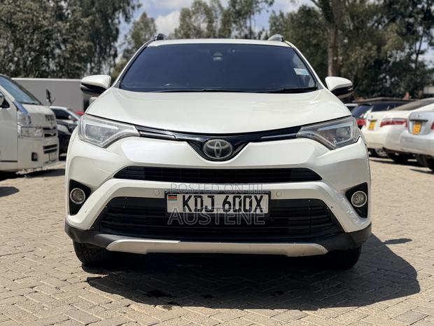 Toyota RAV4 LE AWD (2.5L 4cyl 6A) 2016 White