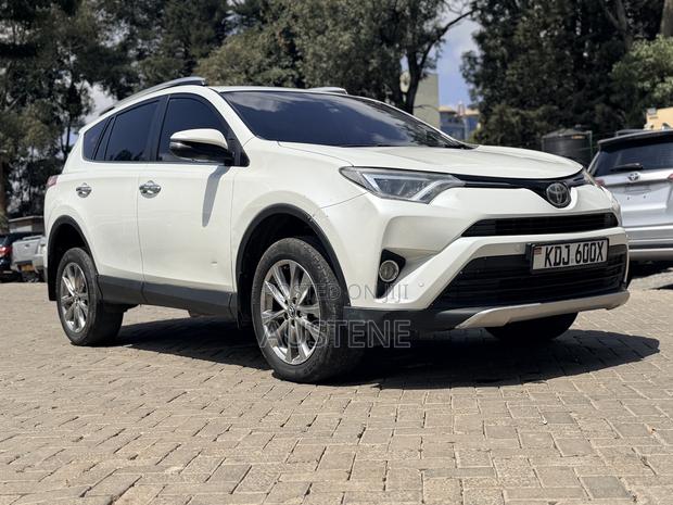 Toyota RAV4 LE AWD (2.5L 4cyl 6A) 2016 White