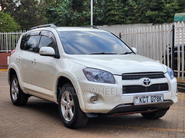 Toyota RAV4 2.5 2011 White
