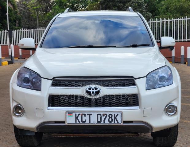 Toyota RAV4 2.5 2011 White