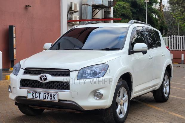 Toyota RAV4 2.5 2011 White