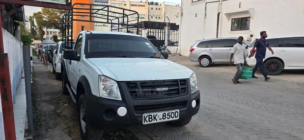 Isuzu D-MAX 2010 White