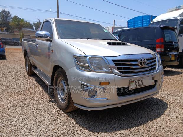 Toyota Hilux 2014 Silver