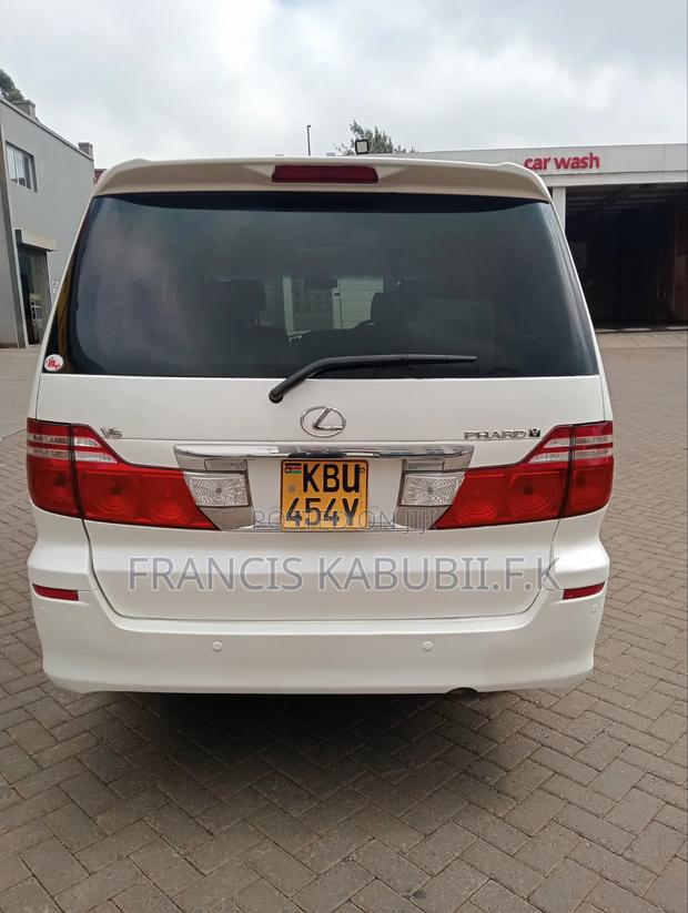 Toyota Alphard 2.4 Petrol FWD 2006 White