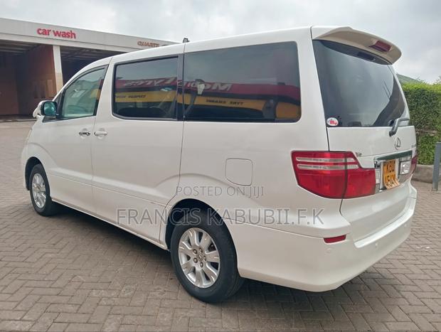 Toyota Alphard 2.4 Petrol FWD 2006 White