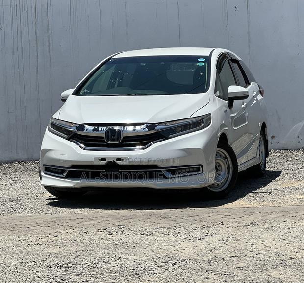 Honda Fit Shuttle 1.5 Hybrid 2WD 2020 Pearl