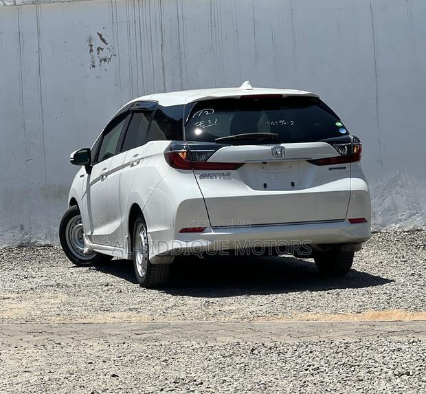 Honda Fit Shuttle 1.5 Hybrid 2WD 2020 Pearl