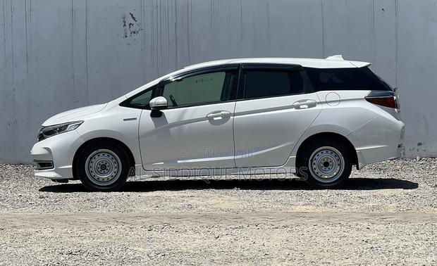 Honda Fit Shuttle 1.5 Hybrid 2WD 2020 Pearl