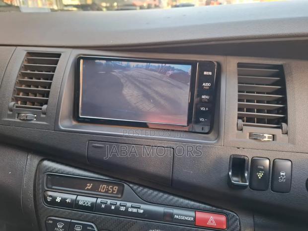 Toyota ISIS 2016 Black