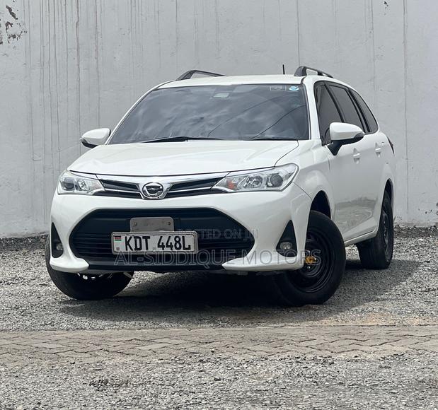 Toyota Corolla Fielder 2019 White