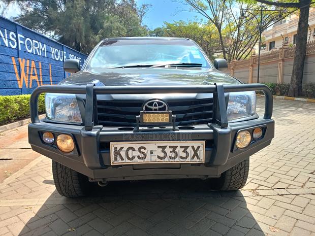 Toyota Hilux 2013 Gray