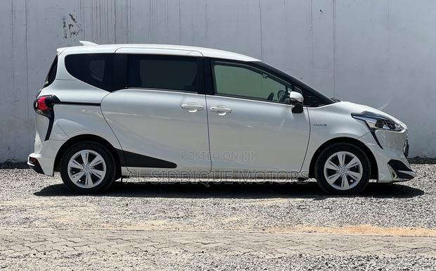 Toyota Sienta 1.5 Hybrid FWD (6-seater) 2020 White