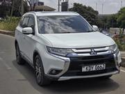 Mitsubishi Outlander 2016 White for sale