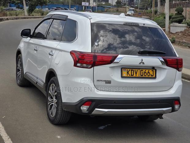 Mitsubishi Outlander 2016 White