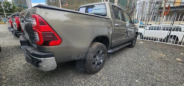 Toyota Hilux 2022 Gray