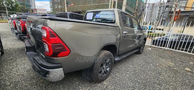 Toyota Hilux 2022 Gray