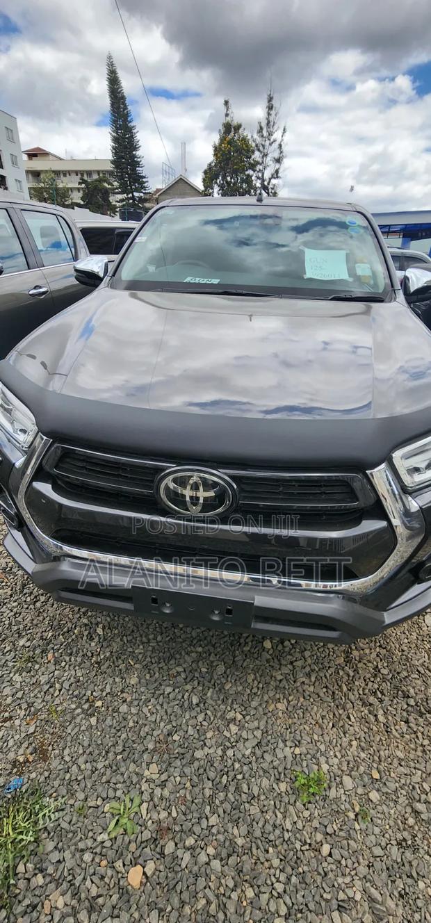 Toyota Hilux 2021 Black