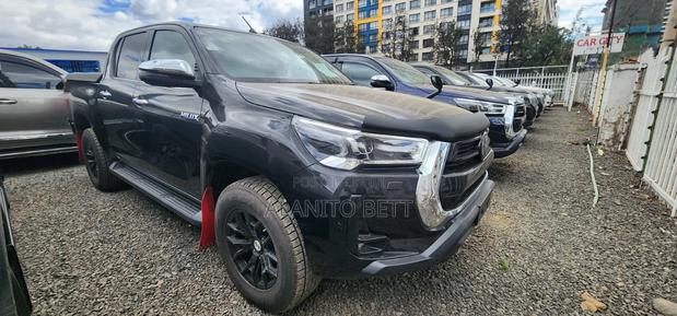 Toyota Hilux 2021 Black