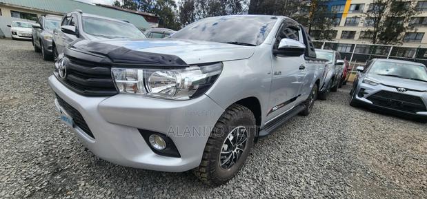 Toyota Hilux 2021 Silver
