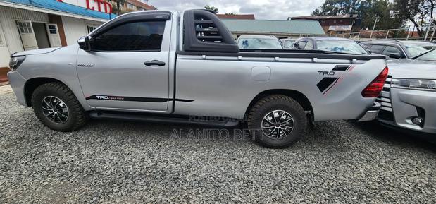 Toyota Hilux 2021 Silver