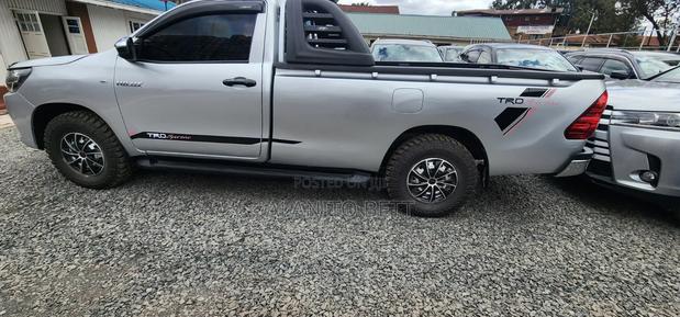 Toyota Hilux 2021 Silver