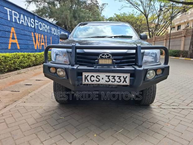 Toyota Hilux 2013 Black