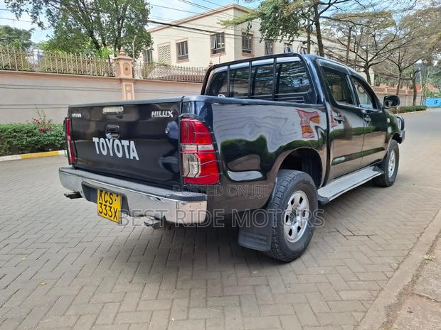 Toyota Hilux 2013 Black
