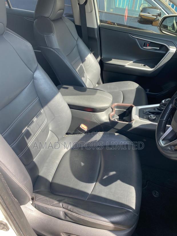 Toyota RAV4 2019 White