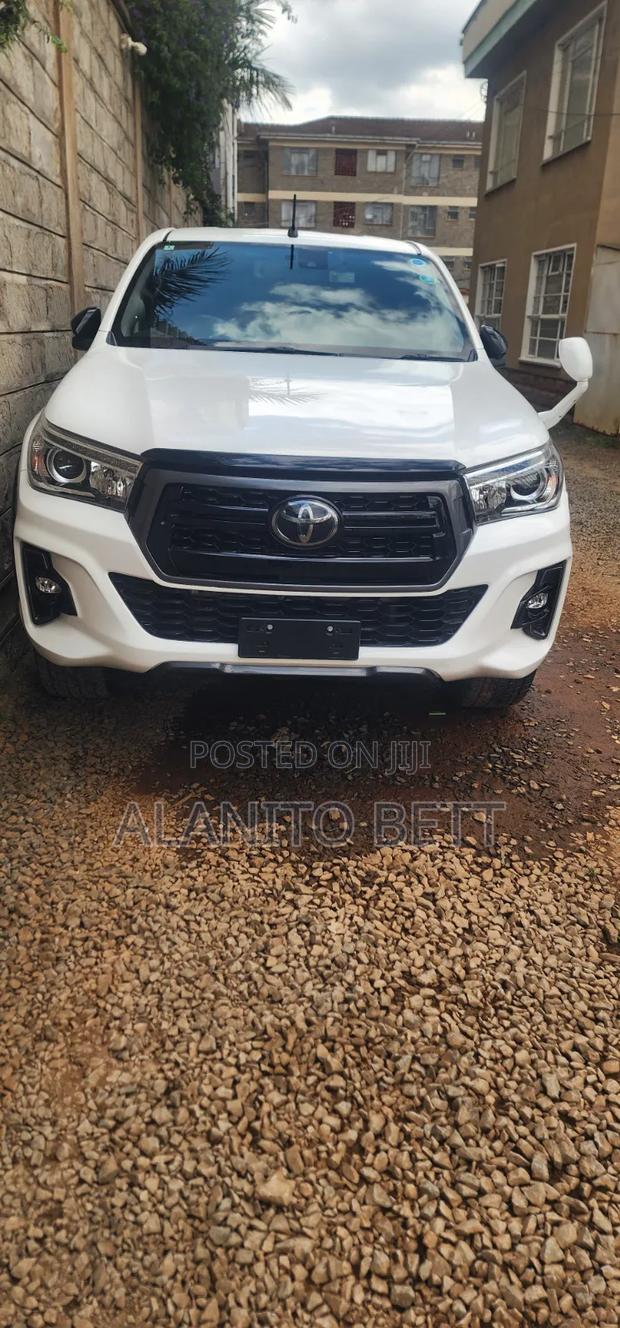 Toyota Hilux 2019 White