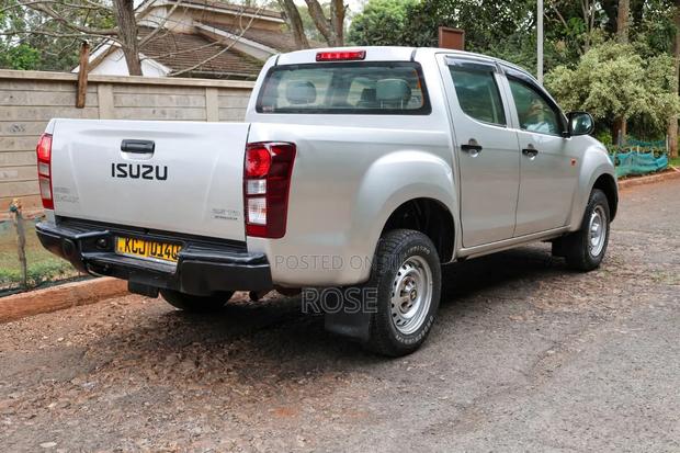 Isuzu D-MAX 2015 Silver