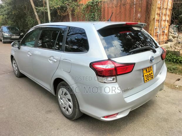 Toyota Corolla Fielder 1.5 Hybrid FWD 2019 Silver