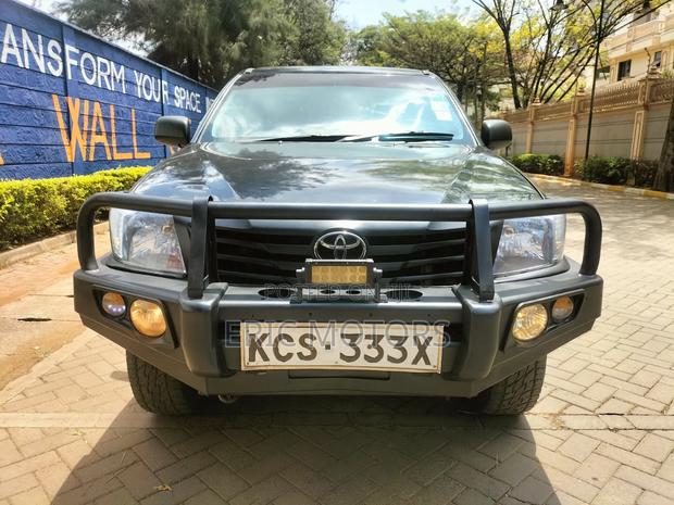 Toyota Hilux 2013 Black
