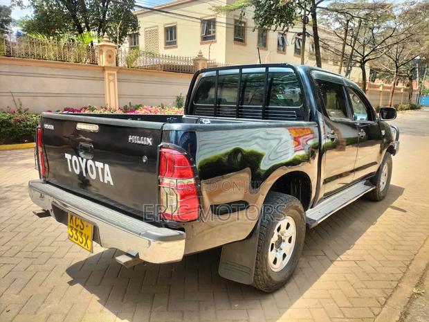 Toyota Hilux 2013 Black