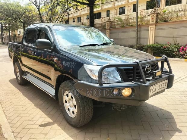 Toyota Hilux 2013 Black