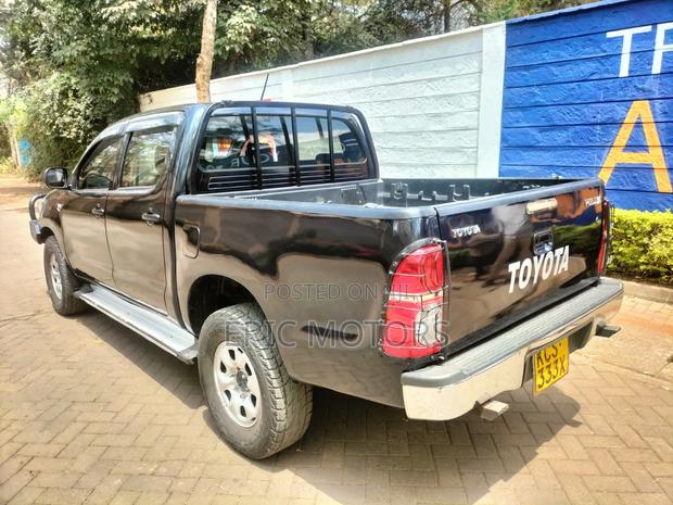 Toyota Hilux 2013 Black