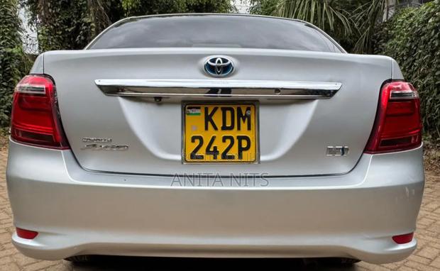 Toyota Axio 1.5 Hybrid 2WD 2015 Silver