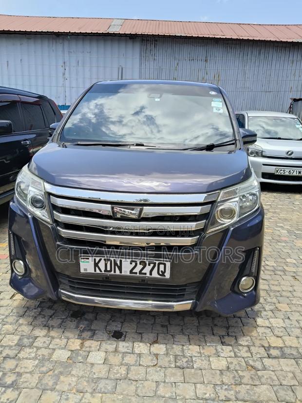 Toyota Noah 2016 Gray