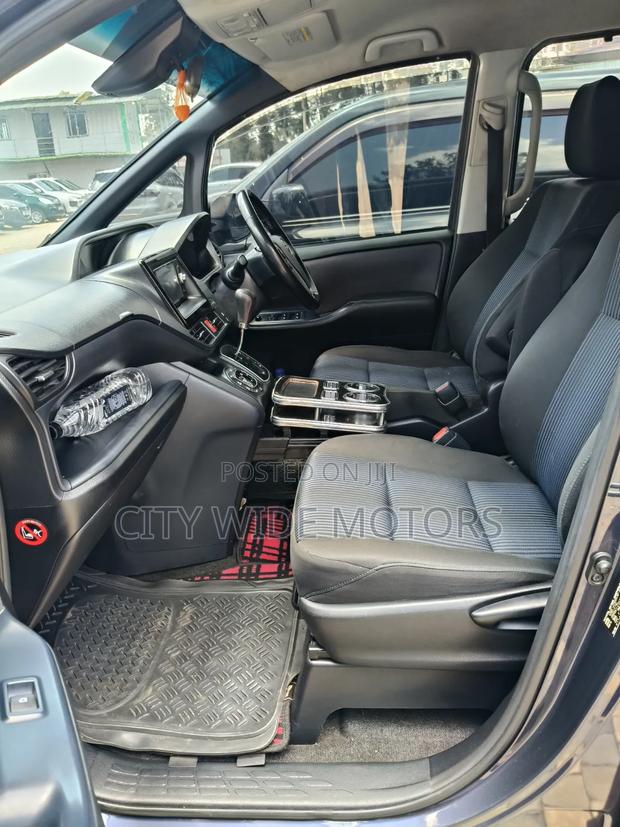 Toyota Noah 2016 Gray