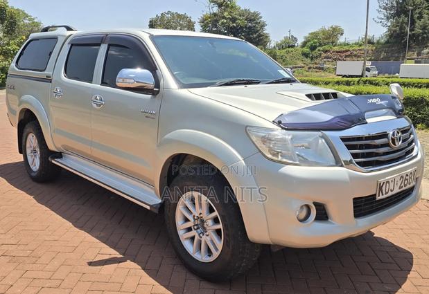 Toyota Hilux 2015 Silver